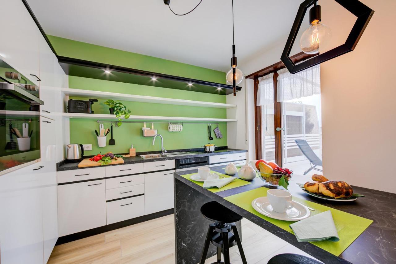 Balcone Sui Tigli Few Min From The Lake - Happy Rentals Riva del Garda Ngoại thất bức ảnh